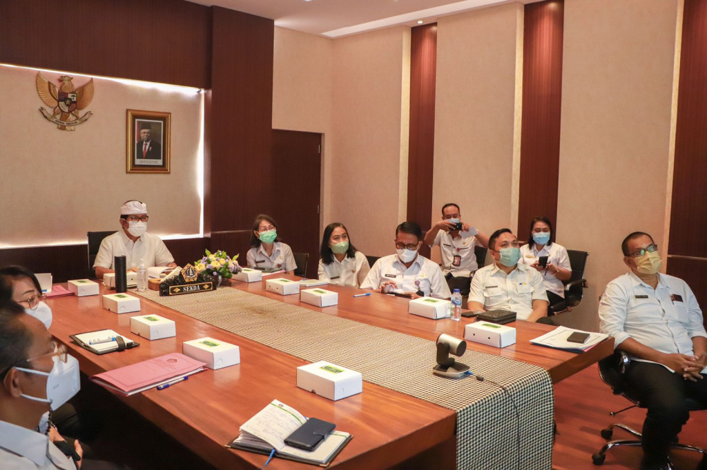 Sekda Adi Arnawa Ikuti Rapat Evaluasi Program Pemberantasan Korupsi dari KPK RI